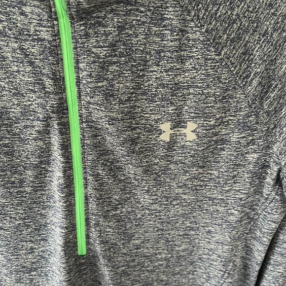 Women’s Under Armour Heatgear pullover - Picture 3 of 4